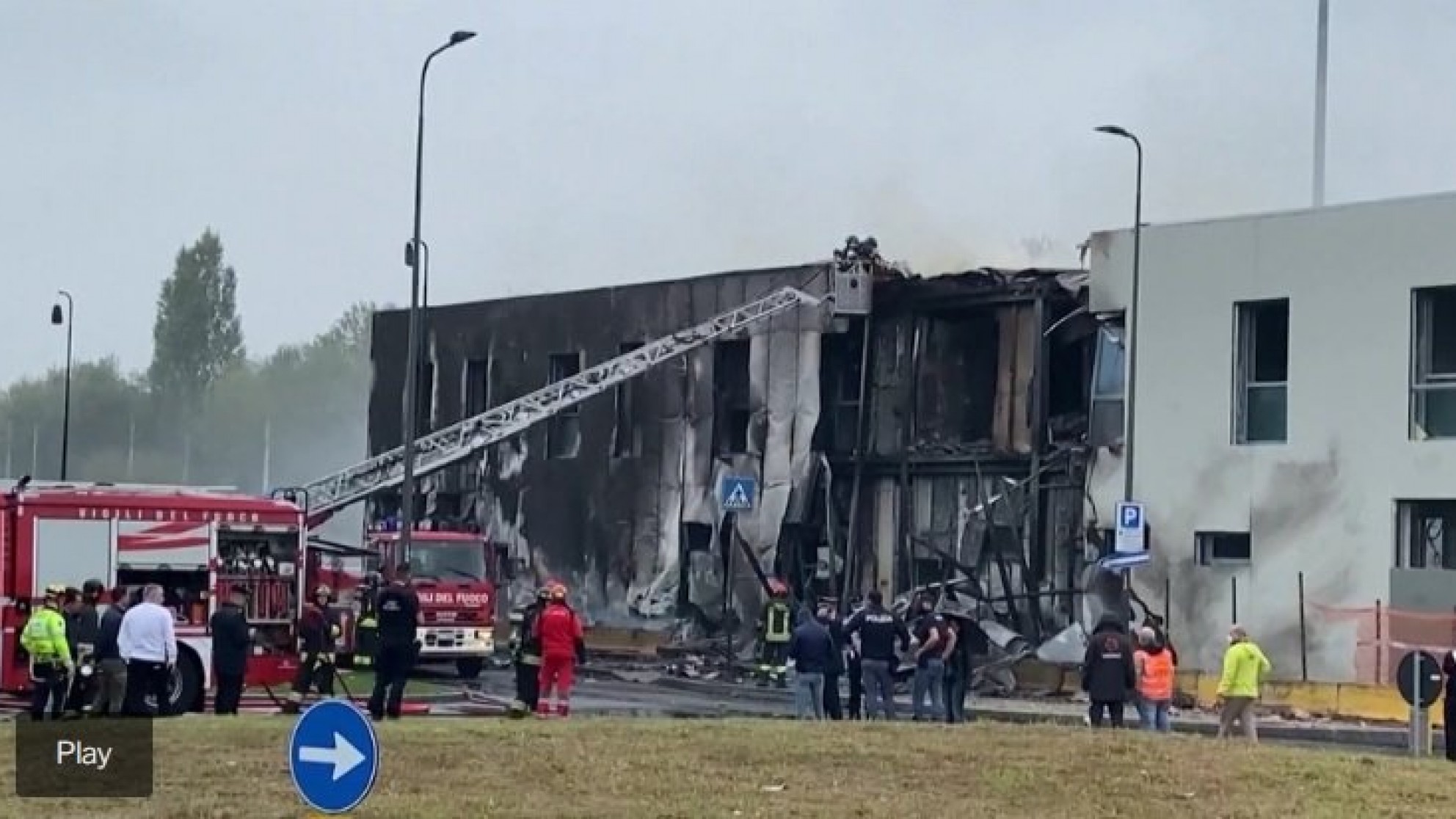 Se estrelló un avión en Milán con al menos 8 muertos